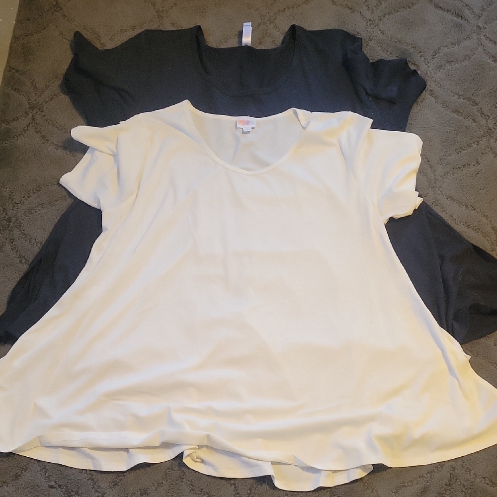 LuLaRoe Short Sleeve Scoop Neck Top in White & One In Black Black Is 3x White 2x